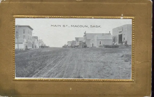 Main Street, Macoun